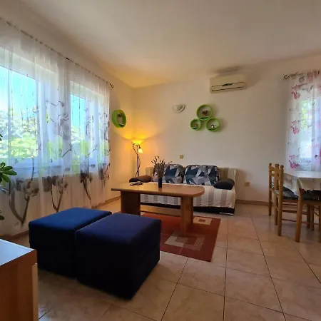 Apartment House 333 Pavicini