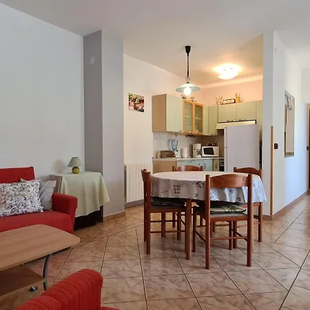 Apartment House 333 Pavicini