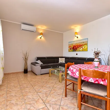 Apartment House 333 Pavicini