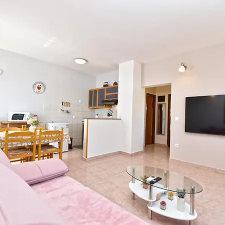 Apartment House 333 Pavicini