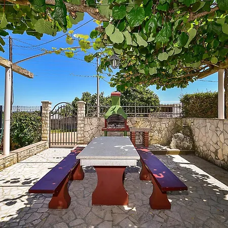 Apartment House 333 Pavicini