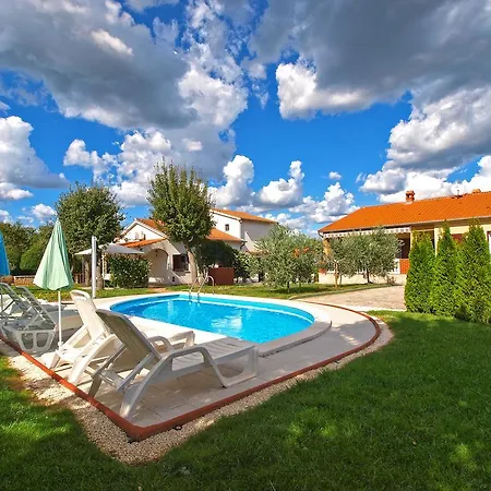 Apartment House 333 Pavicini