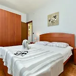 House 333 Διαμέρισμα *