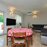 House 333 Διαμέρισμα *