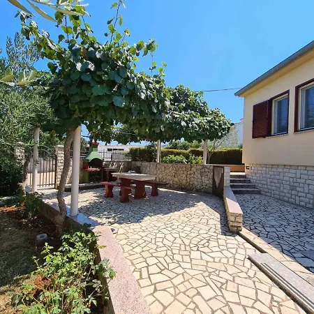 Apartment House 333 Pavicini